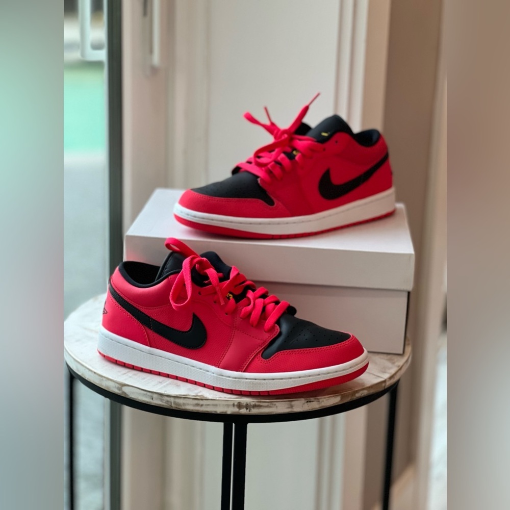 Nike Air Jordan 1 Low Siren Red Size 12w 10.5M sneakers